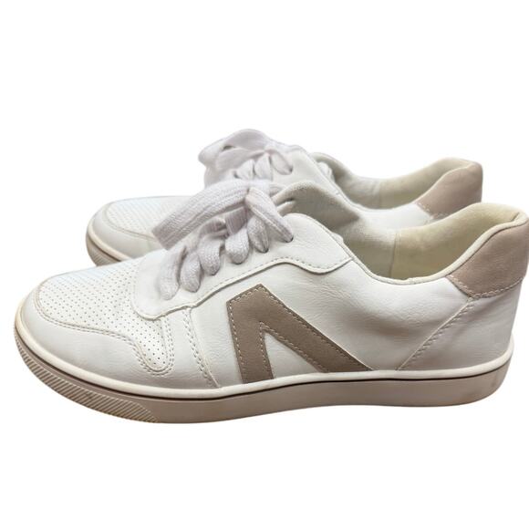 MIA White Leather Low-Top Sneakers with Taupe Logo Accent Size 7 - Picture 1 of 6